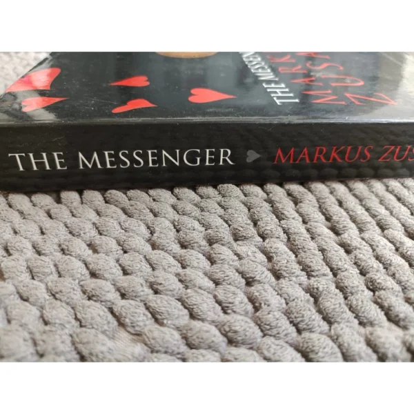 my-11134207-7qul3-lhqd5ukt5dkd8e.webp I Am the Messenger by Markus Zusak Preloved Young Adult Fiction Mystery Contemporary